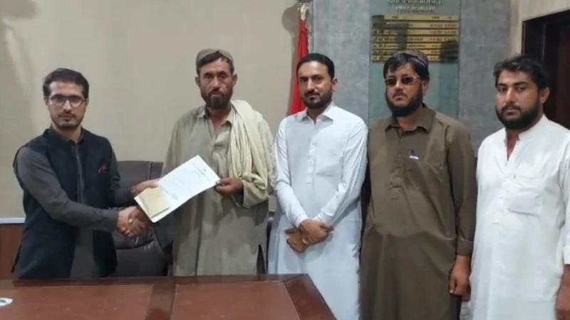 Man Awarded for Rescuing Family During Flooding in Killa Abdullah